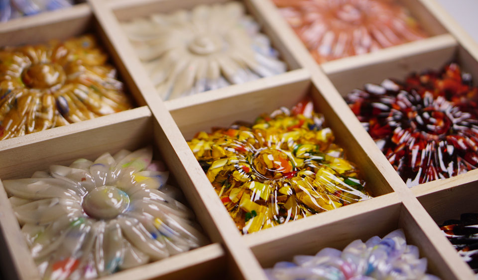 muestras zywica resina con plástico reciclado para decoración