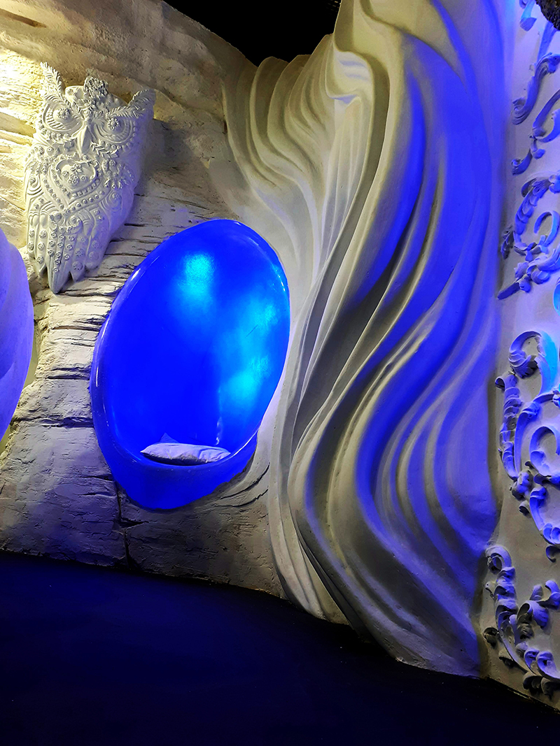 Transparent resin seat